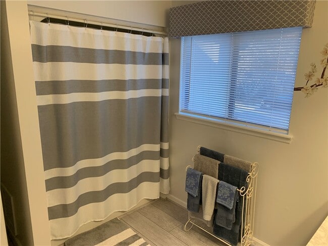 Building Photo - 115 Harbor Lights Dr