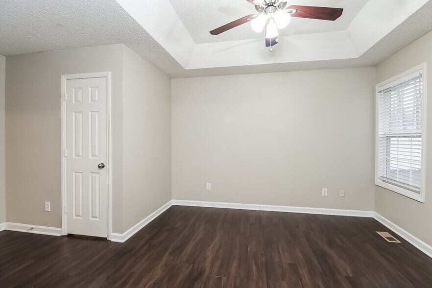 Building Photo - 544 Basswood Way