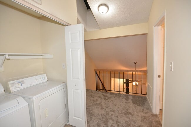 Building Photo - Updated Townhome in Larkspur Meadows