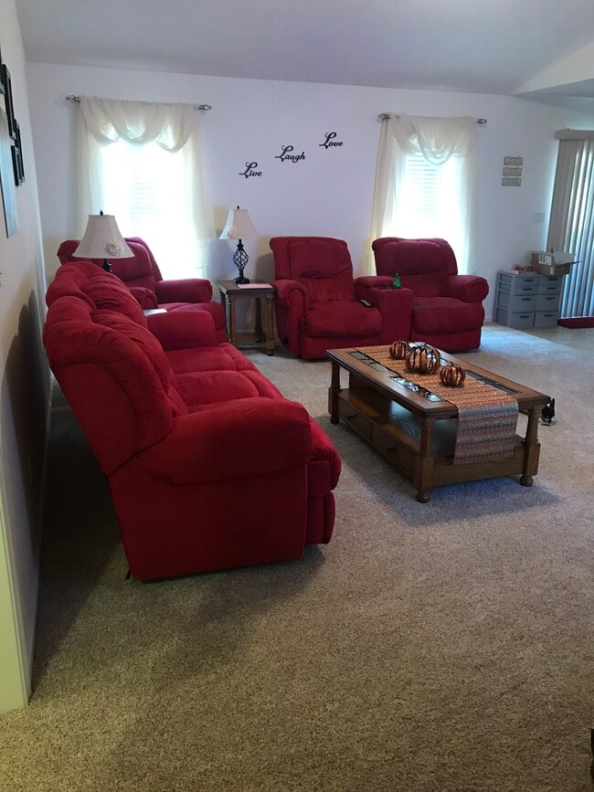 Building Photo - 425 Oakmont Ct