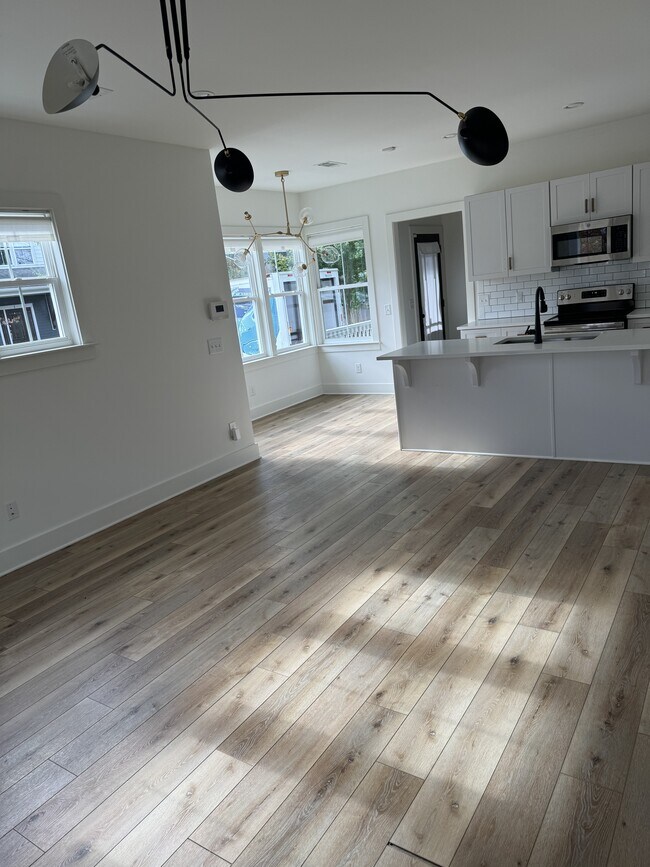 Building Photo - 509 Rosedale Ave