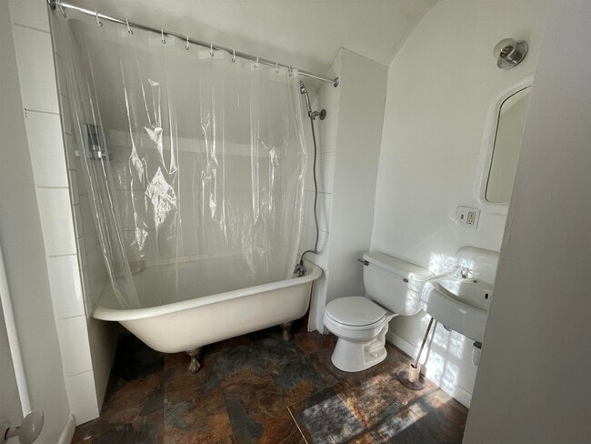 Building Photo - 87 Granger St