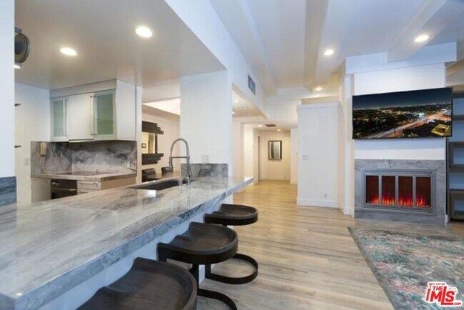 Building Photo - 1155 N La Cienega Blvd