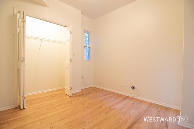 Building Photo - 954 N Honore St