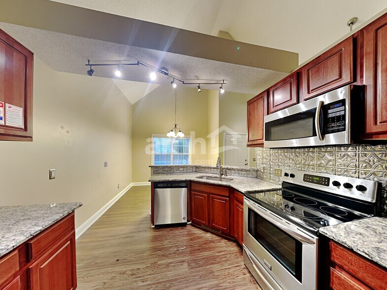 Building Photo - 1009 Loch Lomond Cir