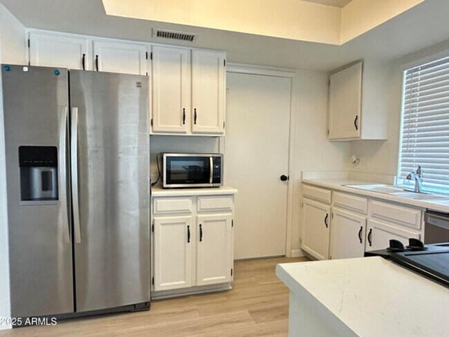 Building Photo - Upscale 2 Bedroom 2 Bathroom