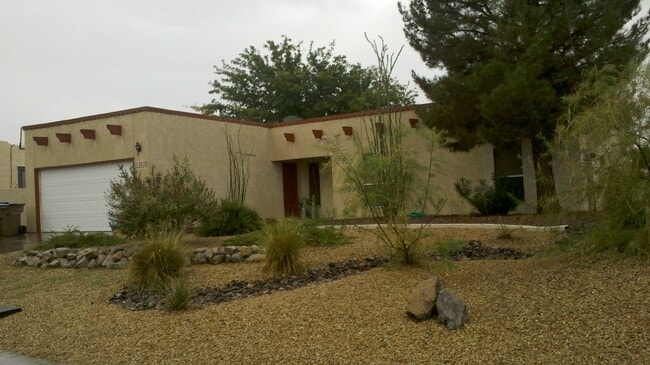 Primary Photo - 3211 Mercury Ln