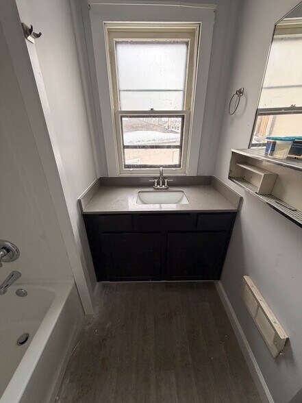 Building Photo - 412 Hillview Plz