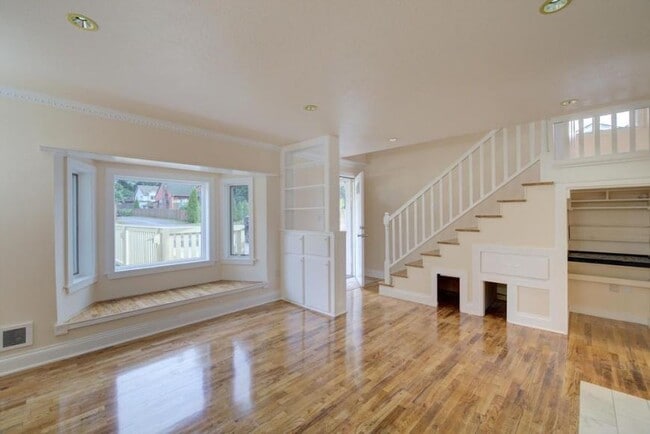 Building Photo - 3 bedroom in Shoreline WA 98133