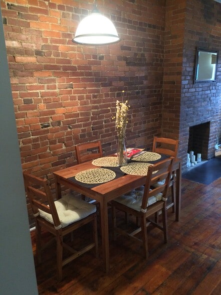 Dining - 2211 Sarah St