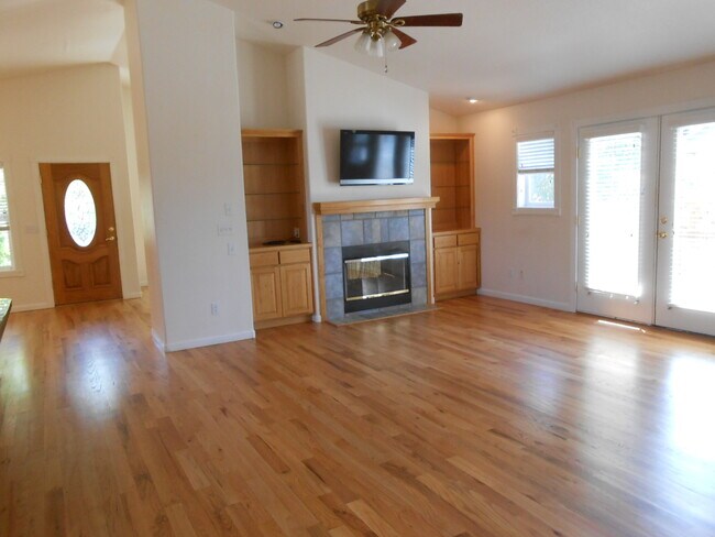 Building Photo - 62677 Hawkview Road