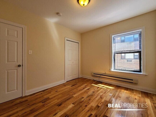 Building Photo - 1 bedroom in CHICAGO IL 60657