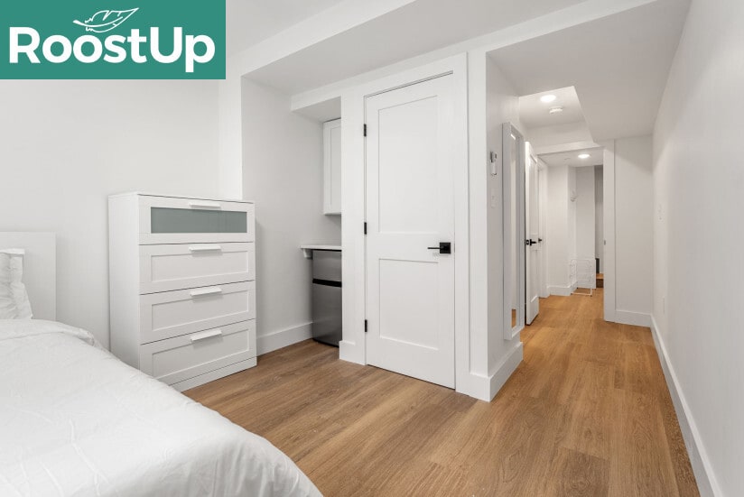 Building Photo - Furnished private bedroom with private ensuite bath