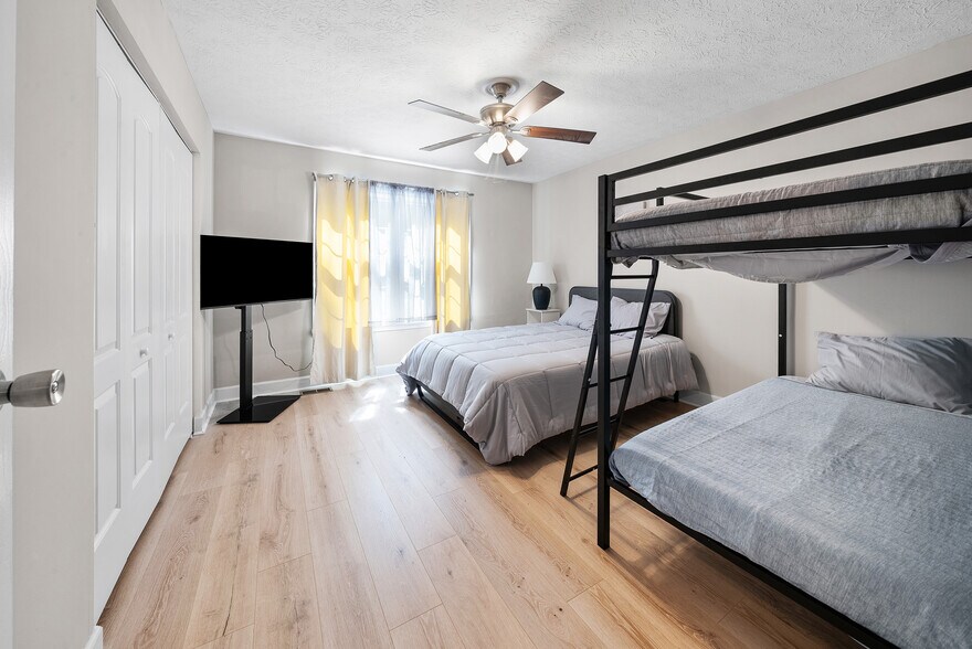 Building Photo - 8182 McGuire Dr