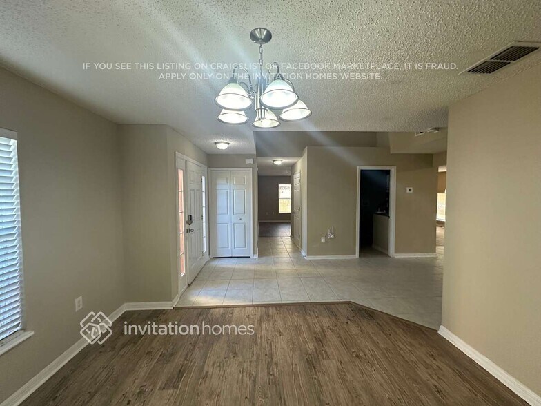 Building Photo - 3165 Hoover Dr