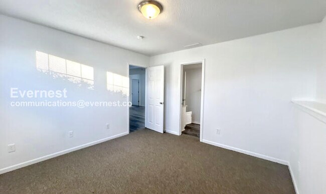 Building Photo - 1403 Rolling Dr