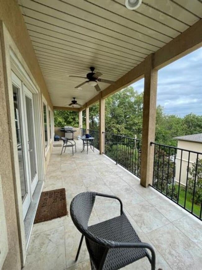 Building Photo - 225 Lookout Point A-3 Lkout