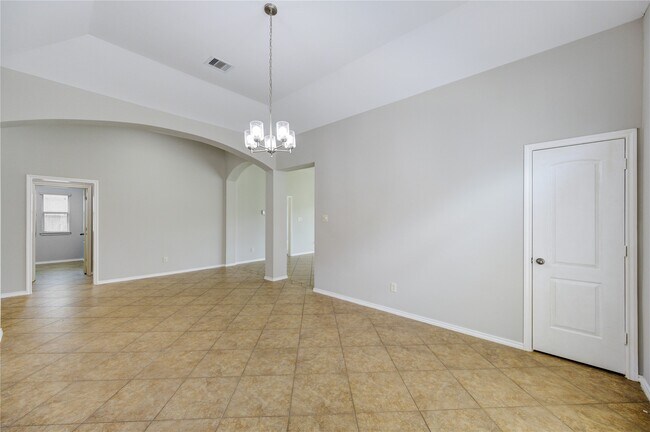 Building Photo - 5615 Stoneridge Ct
