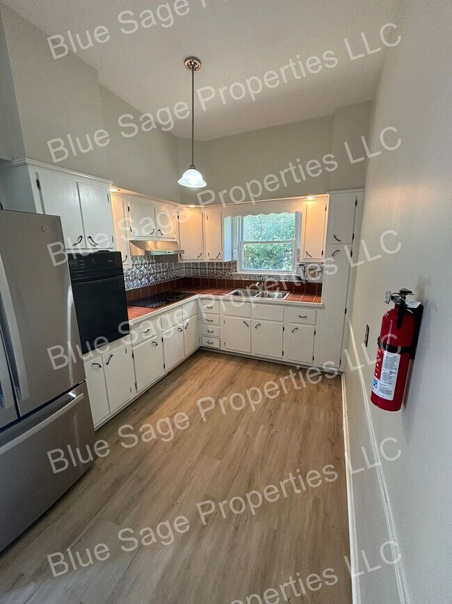 Building Photo - 26 Stratford Ave