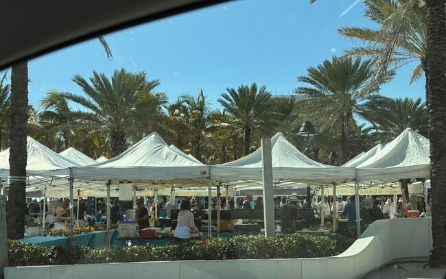 Building Photo - 200 S Birch Rd