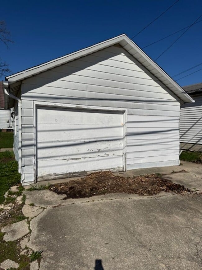 Building Photo - 3305 S Harrison St