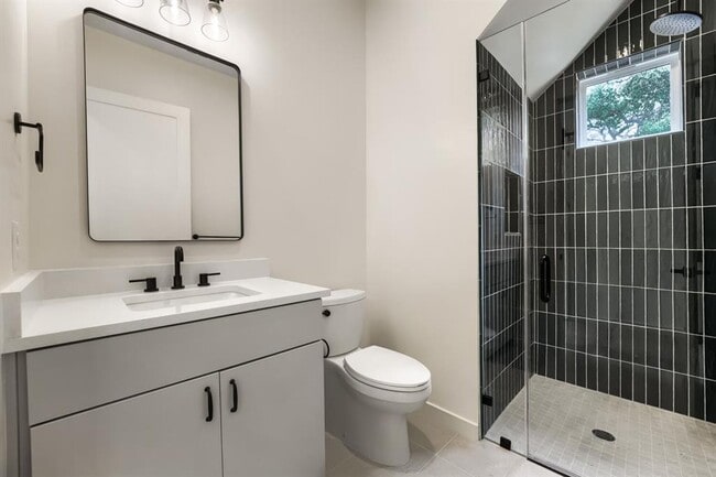 Building Photo - 3204 Overcup Oak Dr