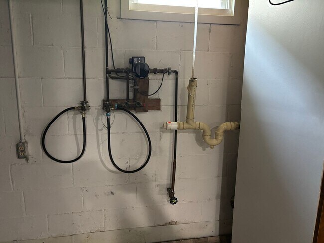 Building Photo - 3 bedroom - Finished basement with bonus room