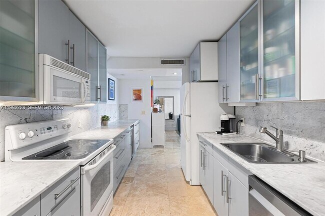 Building Photo - 780 NE 69th St