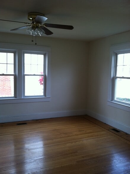 4 Bedrooms upstairs; all have ceiling fans - 704 SE 2nd St