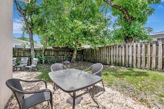 Building Photo - 1816 SW 21st St