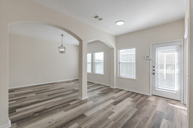 Building Photo - 20702 Settlers Lake Cir N