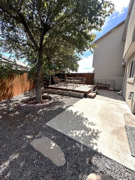 Building Photo - 708 1/2 Willow Creek Rd