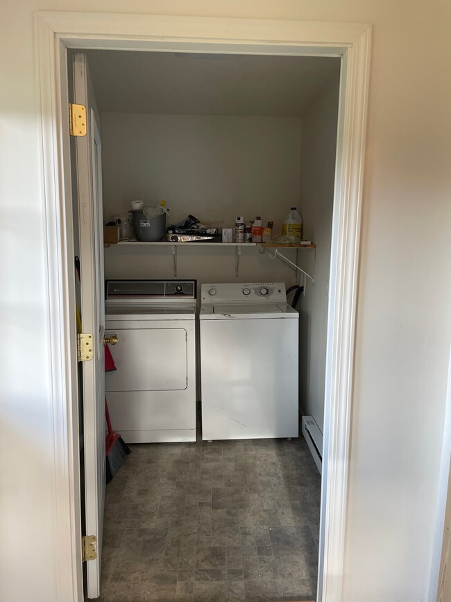 shared laundry room - 302 3rd Ave, west