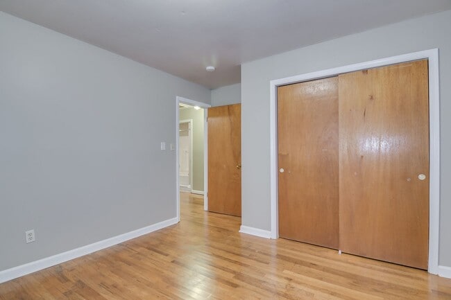 Building Photo - Updated 3 Bed 2 Bath off Columbia Rd