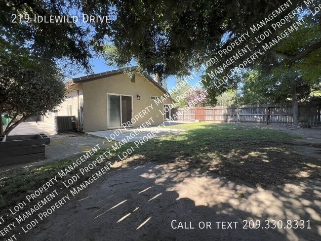 Building Photo - 219 Idlewild Dr