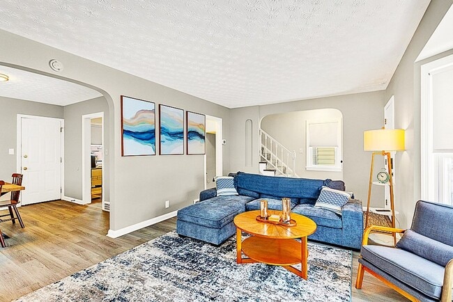 Building Photo - 3 BED 1 BATH SINGLE FAMILY HOME IN BEAUTIFUL SOUTH EUCLID