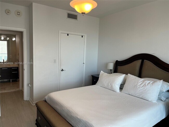 Building Photo - 253 NE 2nd St