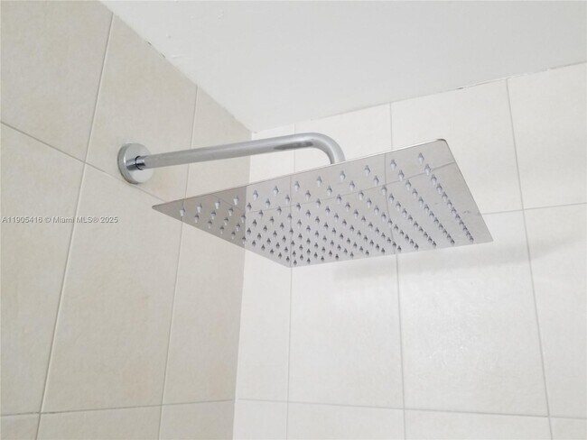 Building Photo - 134 SW 7th Ave