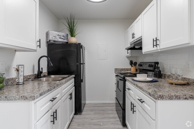 Building Photo - LAKE FAIRWAY