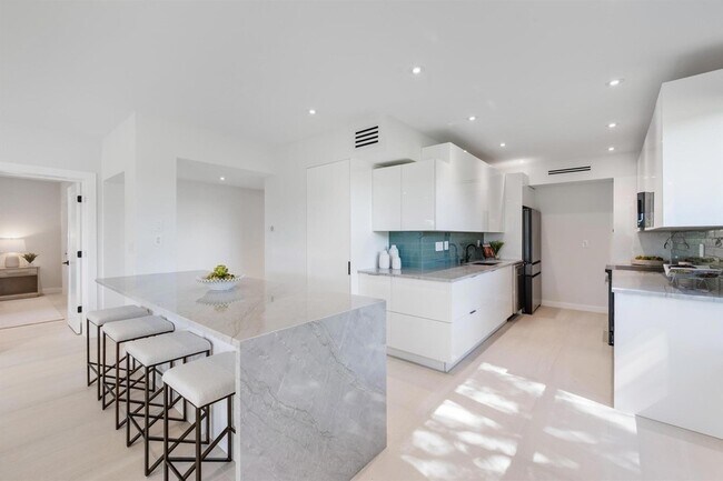 Building Photo - 800 Greensward Ct