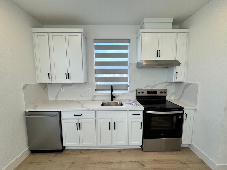 Primary Photo - 201 W Rustica Dr