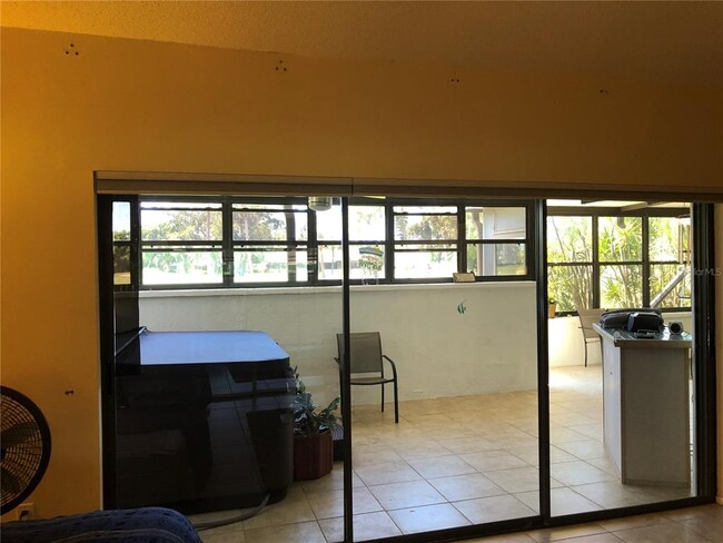 Building Photo - 4644 La Jolla Dr