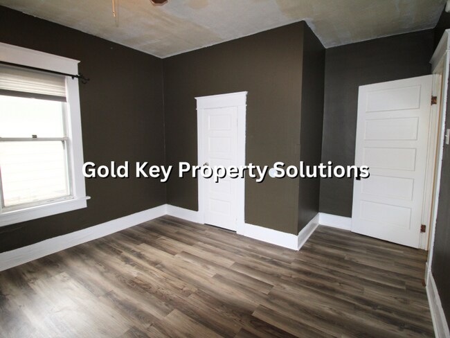 Building Photo - MUNCIE 3 BR 1 BA house with Fenced Backyard (NO SECTION 8)