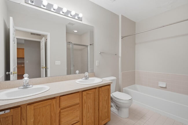 Building Photo - 39475 Springwater Dr