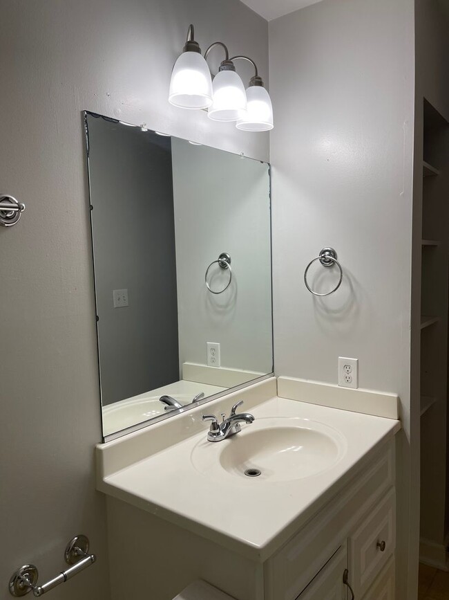 Building Photo - 2224 Hamway Dr