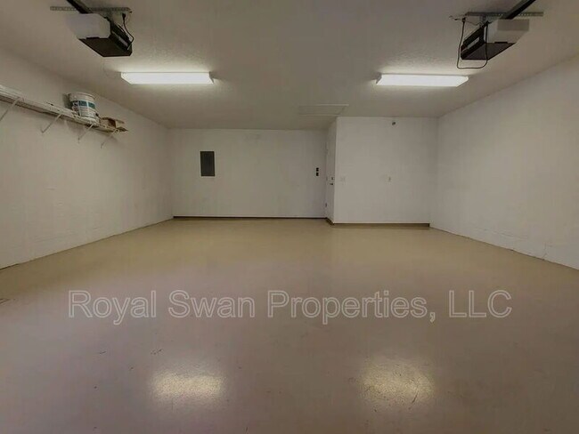Building Photo - 611 Grasslands Village Cir