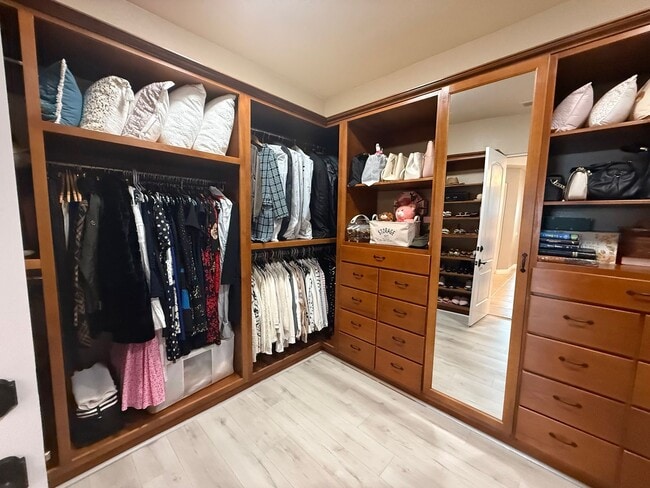 Building Photo - Stonebrook Estates-3 Bedrooms, 3351 SQFT of Luxury & Entertainment