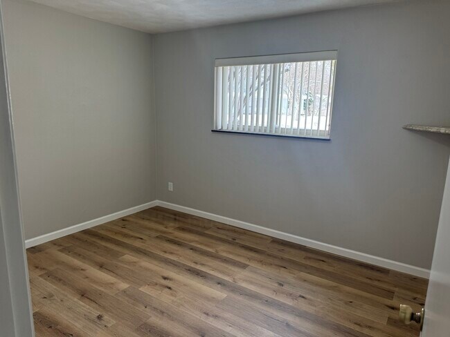 Building Photo - 310 30th Ave Ct