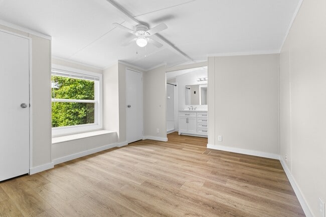 Building Photo - 206 Primrose Rd