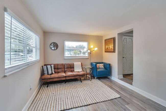 Building Photo - 3202 E Jean St